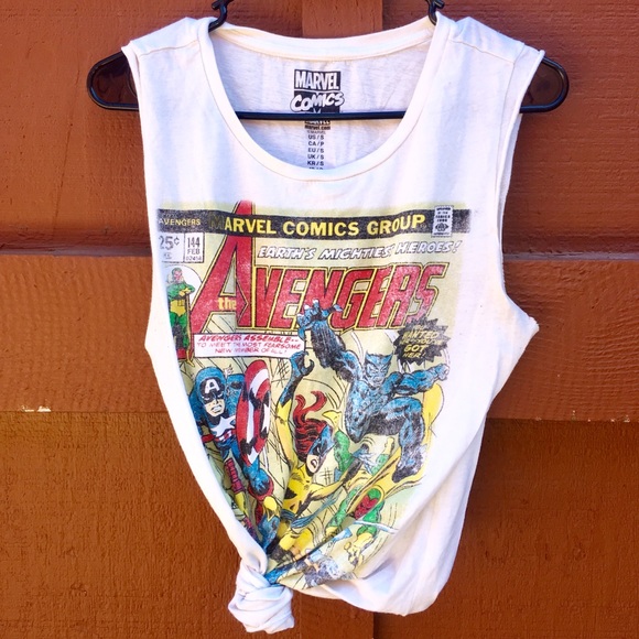 Tops - Marvel avengers crop top. Comic book fans